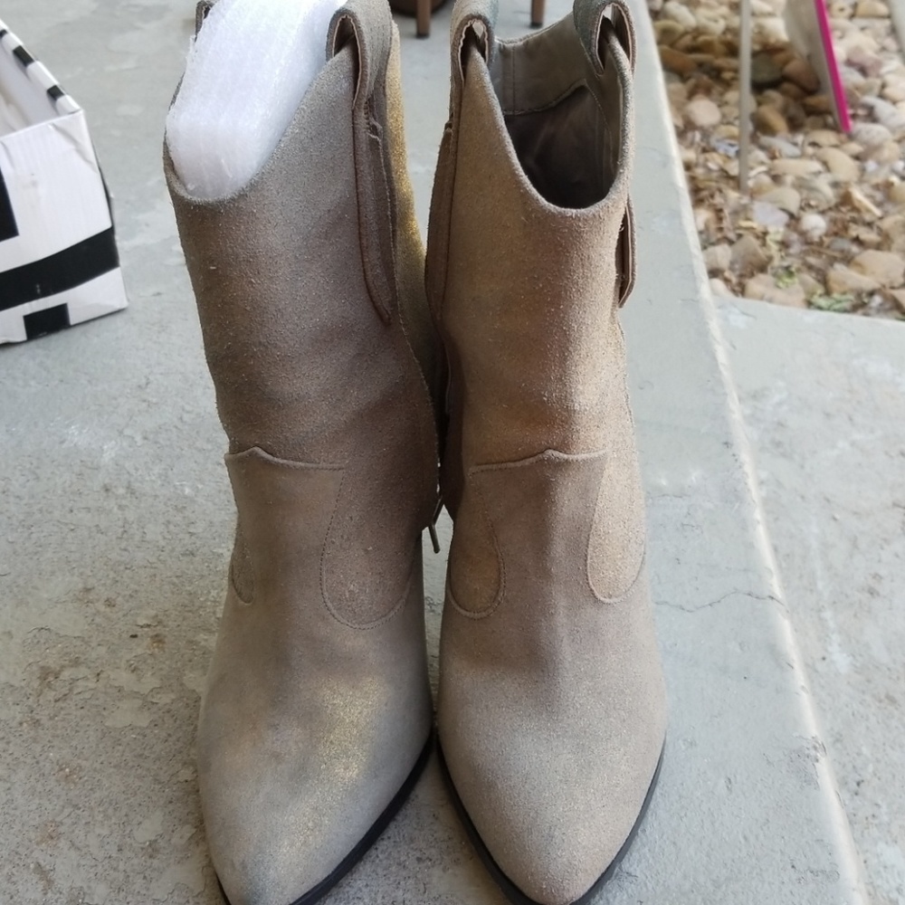 Tan/gold cowgirl boots